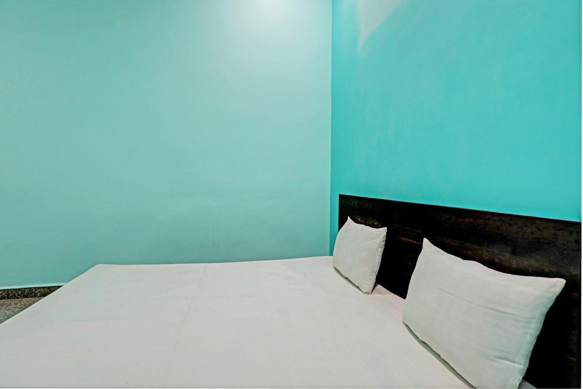 Oyo Moon Light Hotell Etah Exteriör bild