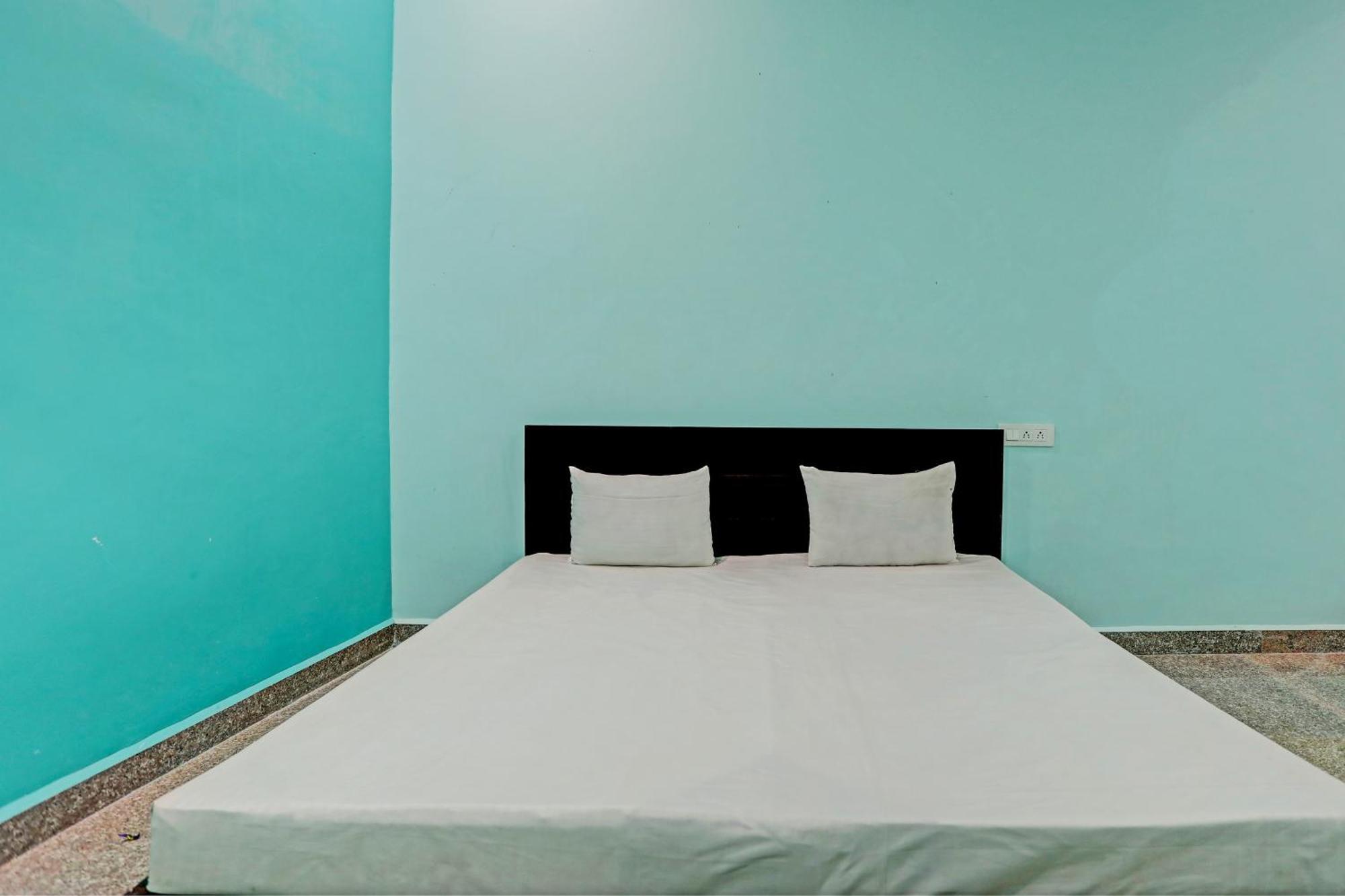 Oyo Moon Light Hotell Etah Exteriör bild