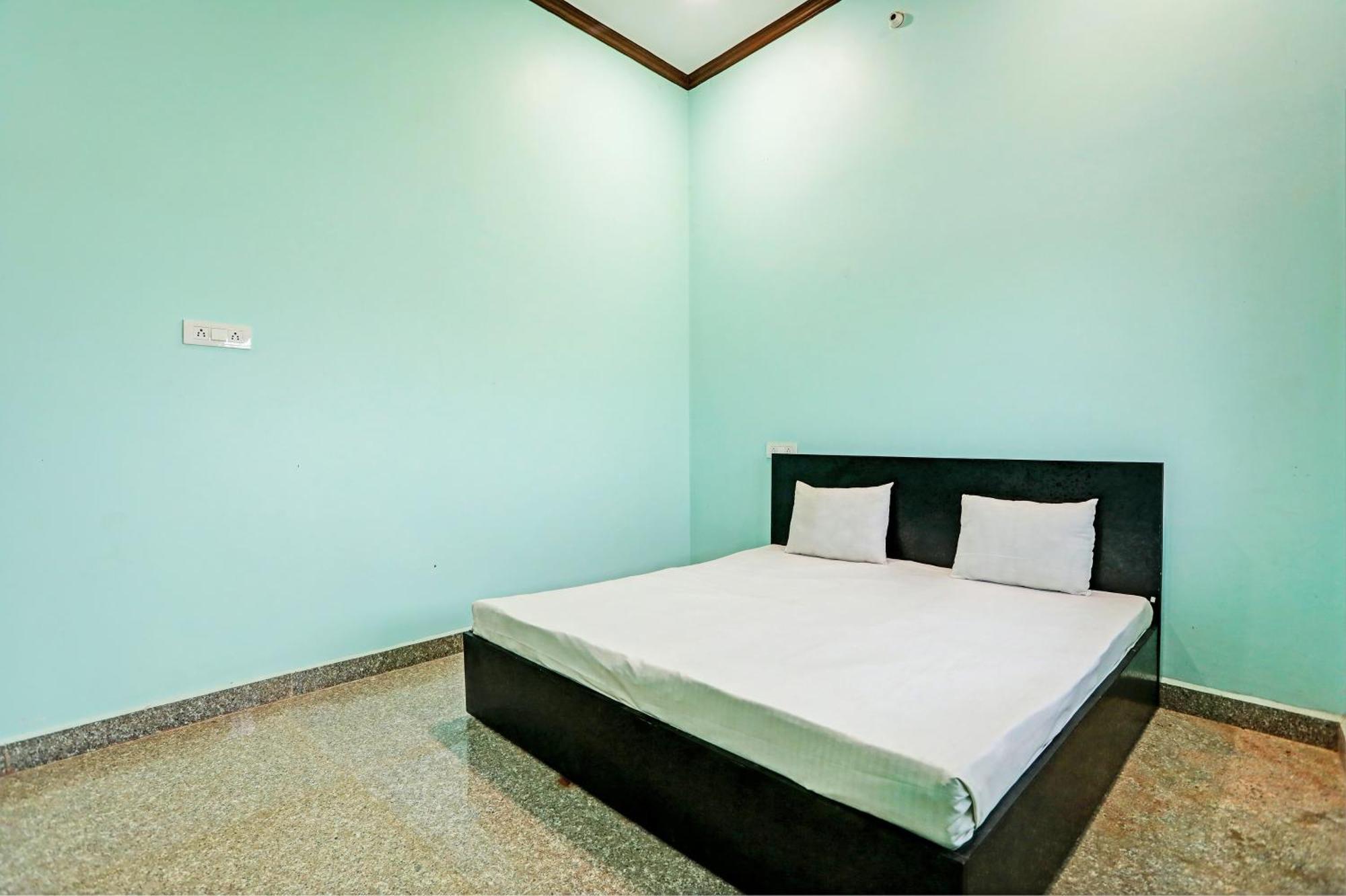 Oyo Moon Light Hotell Etah Exteriör bild