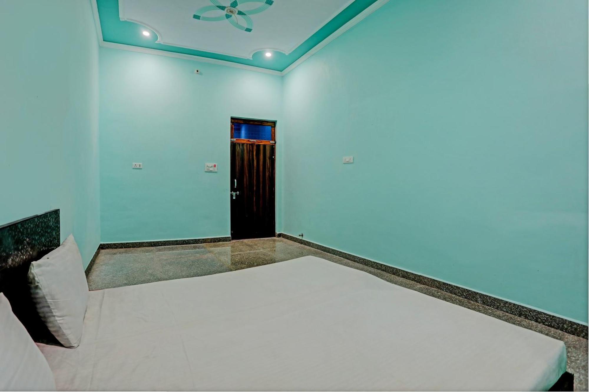 Oyo Moon Light Hotell Etah Exteriör bild